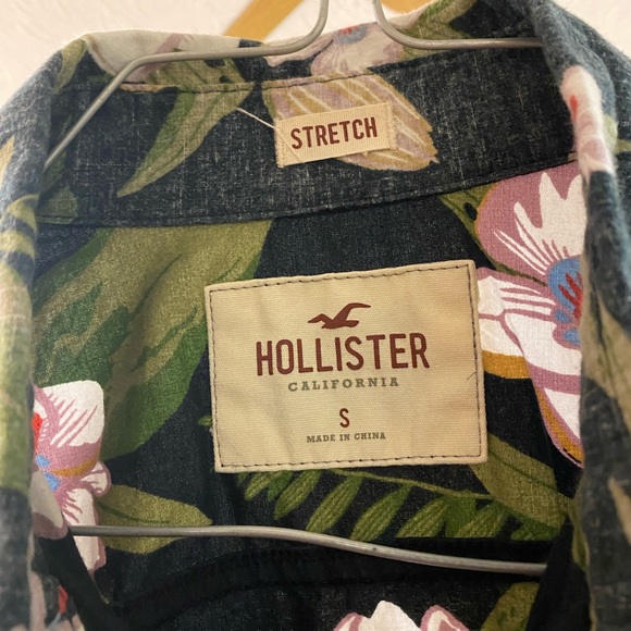 HOLLISTER FLORAL STRETCH BUTTON DOWN SHIRT - Picture 3 of 3